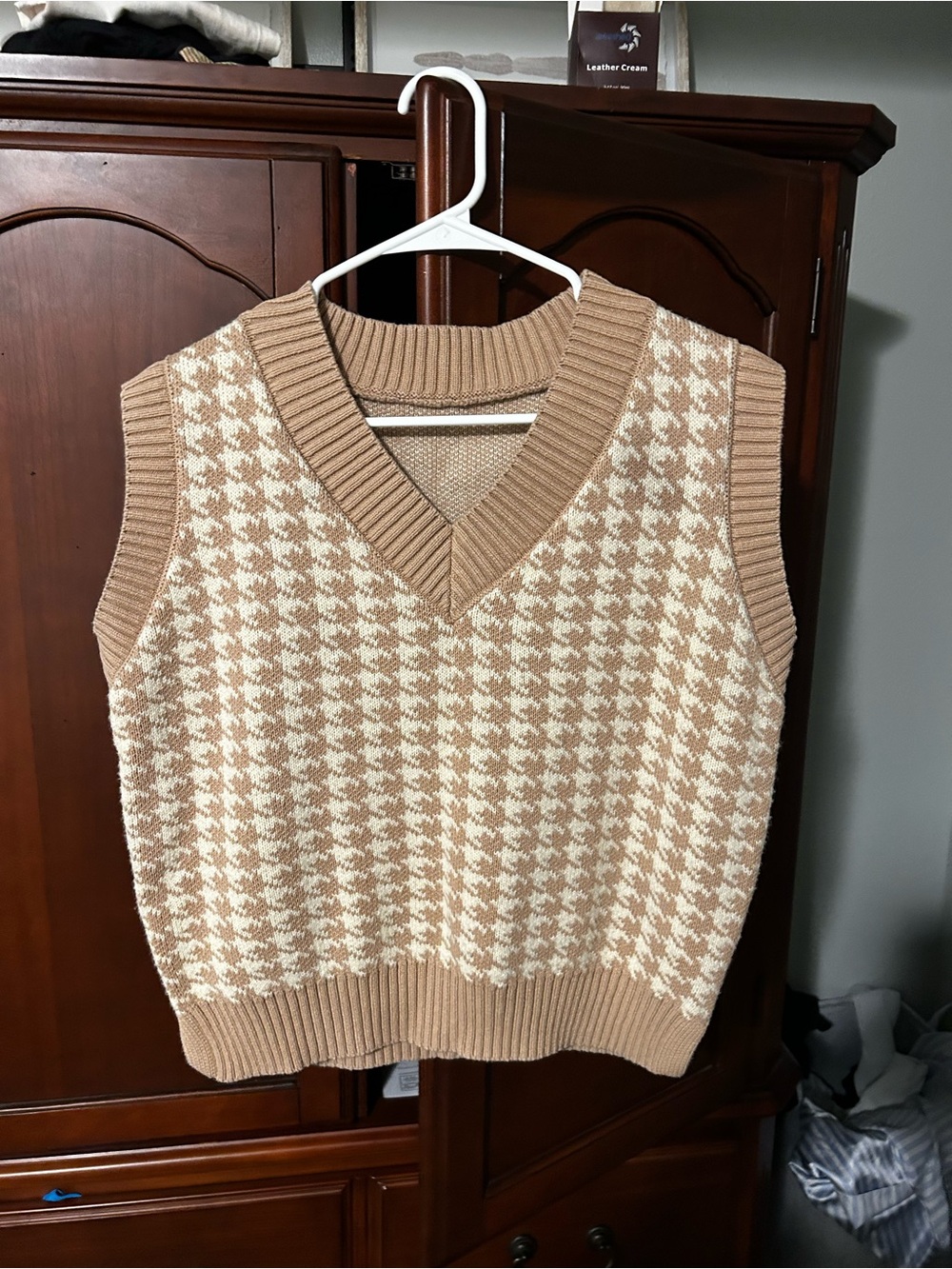 Beige & Cream Houndstooth V-Neck Sweater Vest